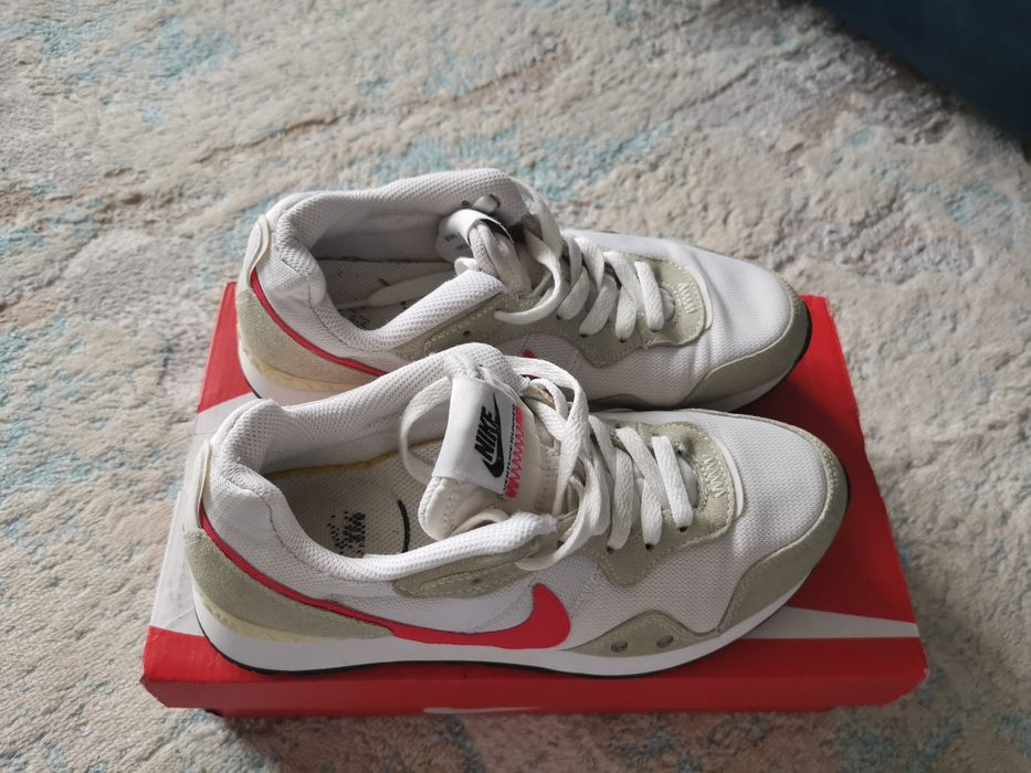 Продам кроссовки Nike