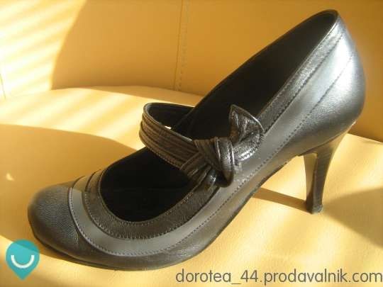 Продавам дамски обувки от естествена кожа