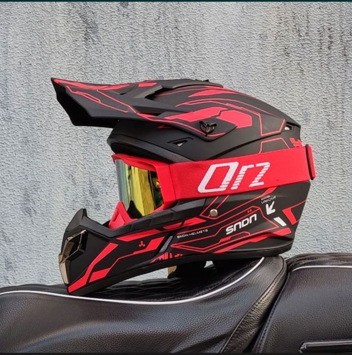 Мотошлем  ,кросовый