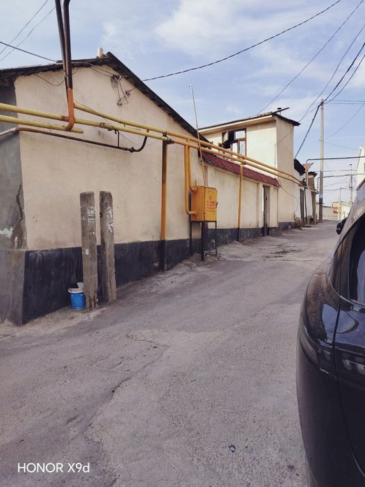 Hovli sotiladi srochniy