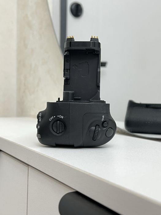 Батарейный блок (бустер) canon BG-E20