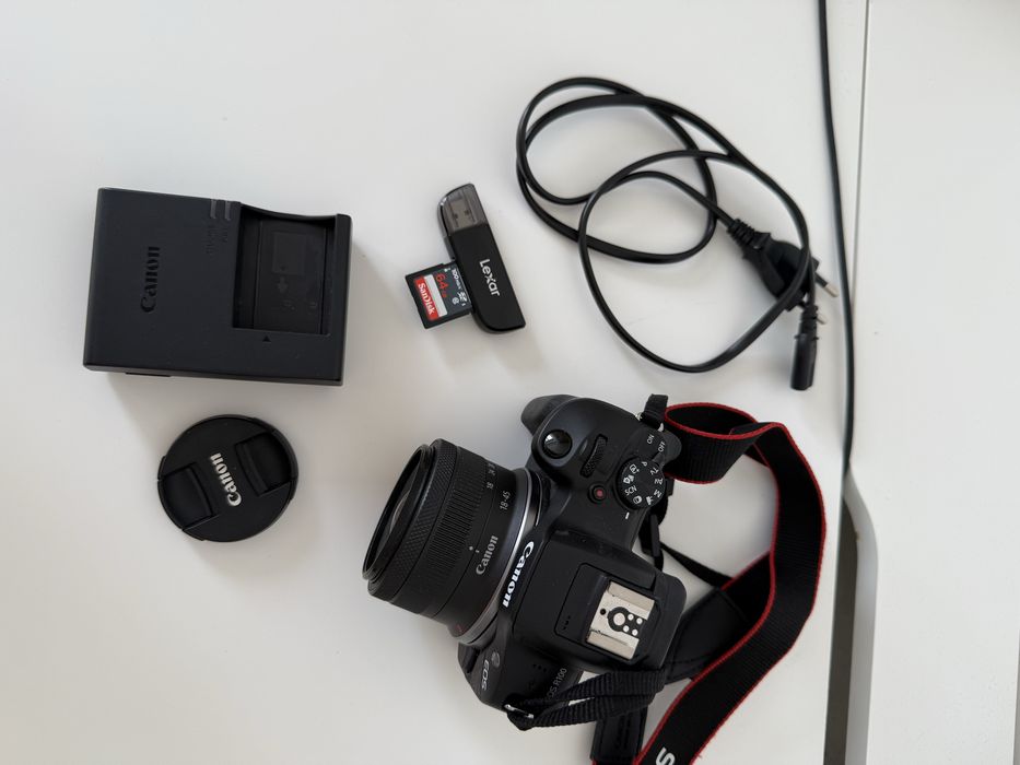Фотоаппарат Canon R100