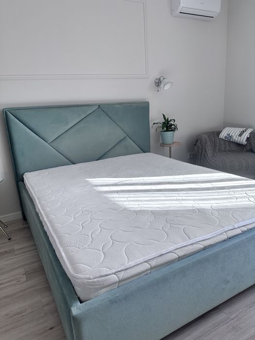 Матрац 160х200х20. В хорошем состоянии.