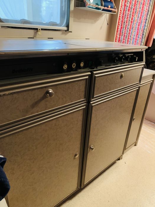 Кухня за каравана -  хладилник, мивка, котлони