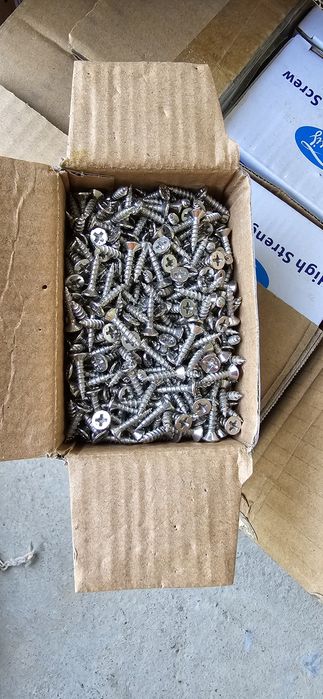 Продаются саморезы