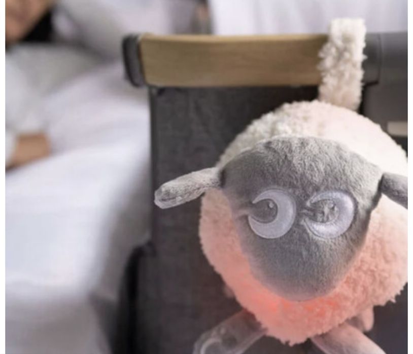 Овцата Ewan, презареждаща играчка за спокоен сън със сензор за плач