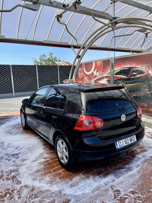 Vand sau schimb volkswagen golf 5 1.4 benzima + gpl