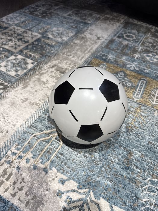 Резиновый мячик.