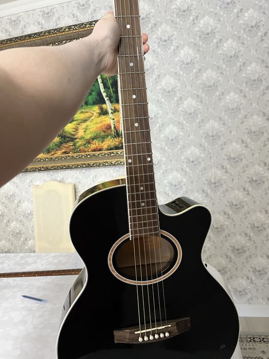 Продам гитару аккустическую оригинал