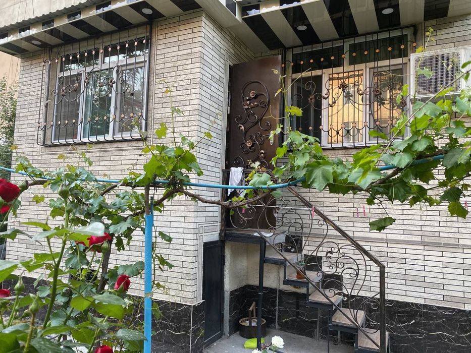 Продаётся Чиланзарский район Ок-тепе круг,  дом художников