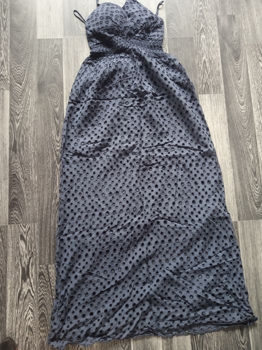 Лятна рокля с гол гръб