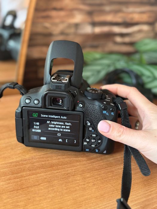 Фотоапарат Canon 700D