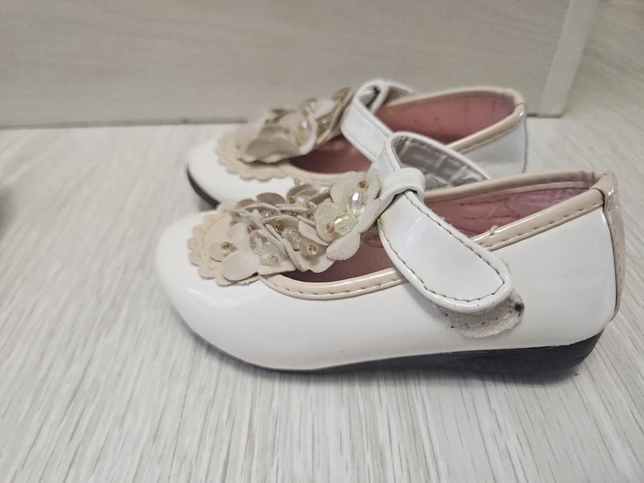 Продам туфли для девочек