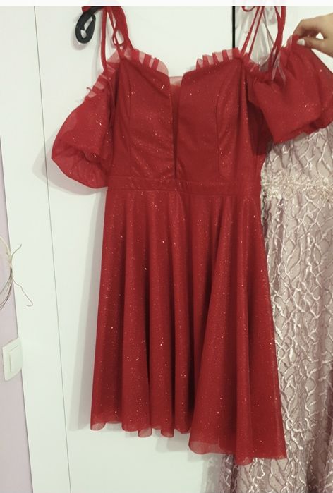 Продавам червена  рокля