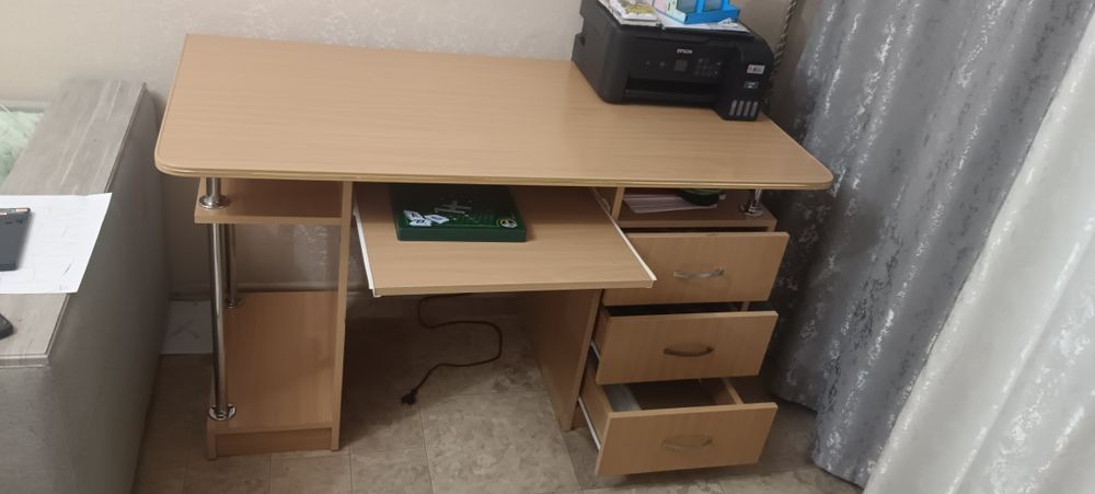 Продам стол для компьютера