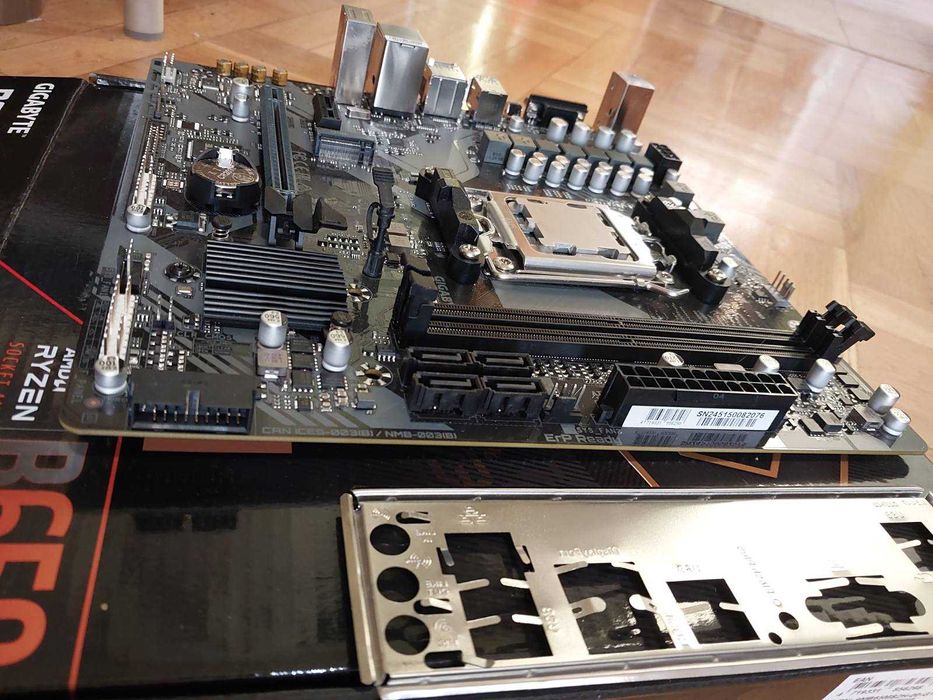 AMD Ryzen 5 7600 + Gigabyte B650M S2H