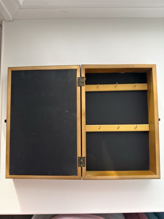 Продам новую ключницу