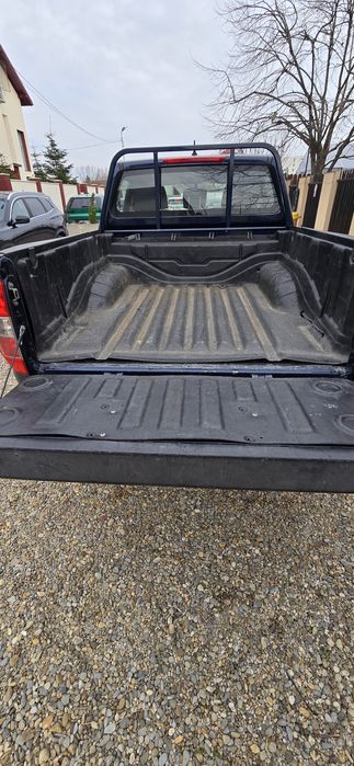Capitonaj bena si oblon Nissan Navara