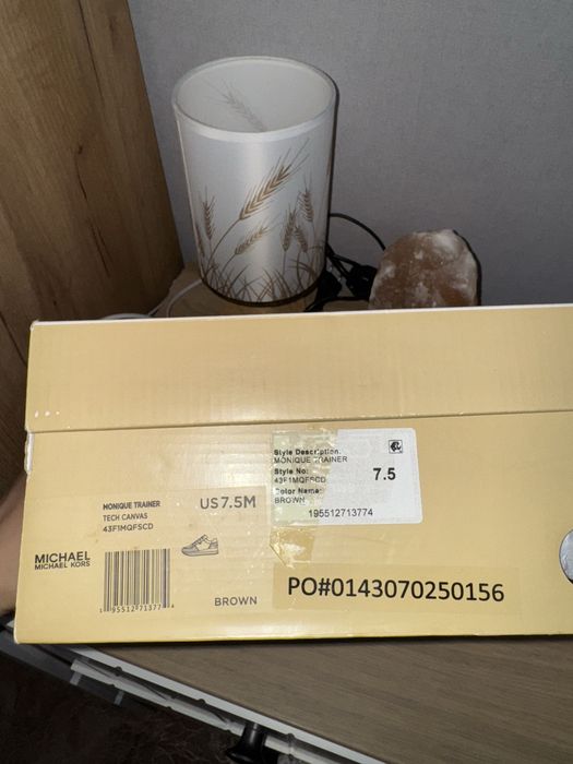 Продаю Michael Kors кроссовки в оригинале