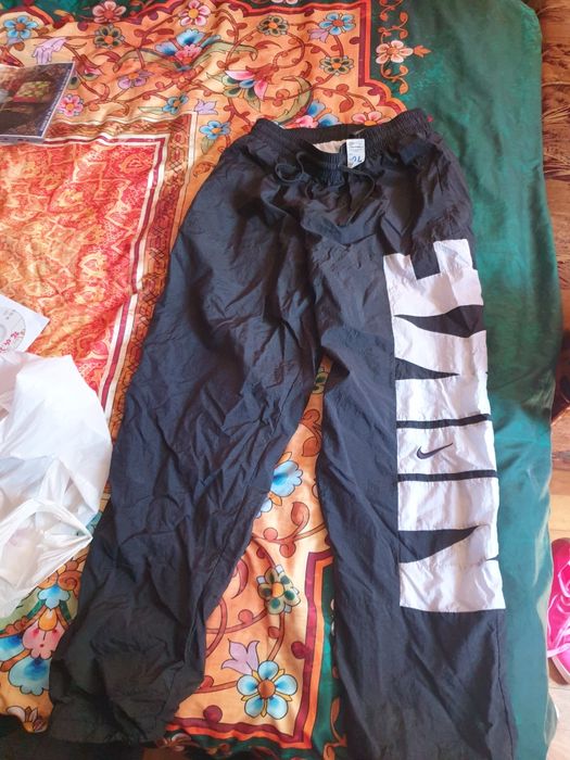 Pantaloni  faini Nike original material fâș   mărimea m