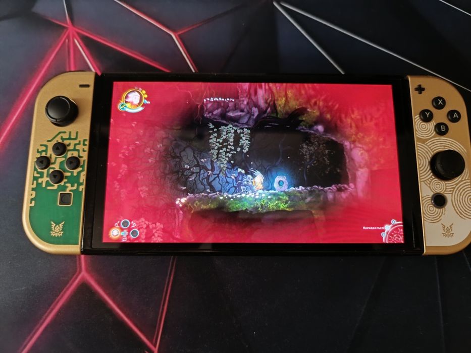 Продам Игровую консоль Nintendo Switch OLED Zelda