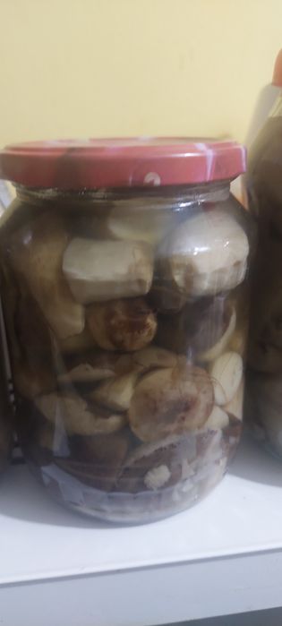 Грибы маринованные.