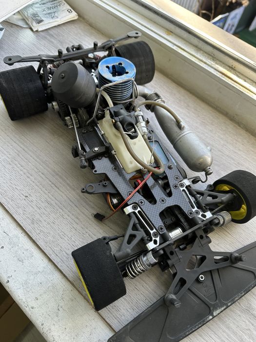 Automodel 1/8 nitro Serpent 960