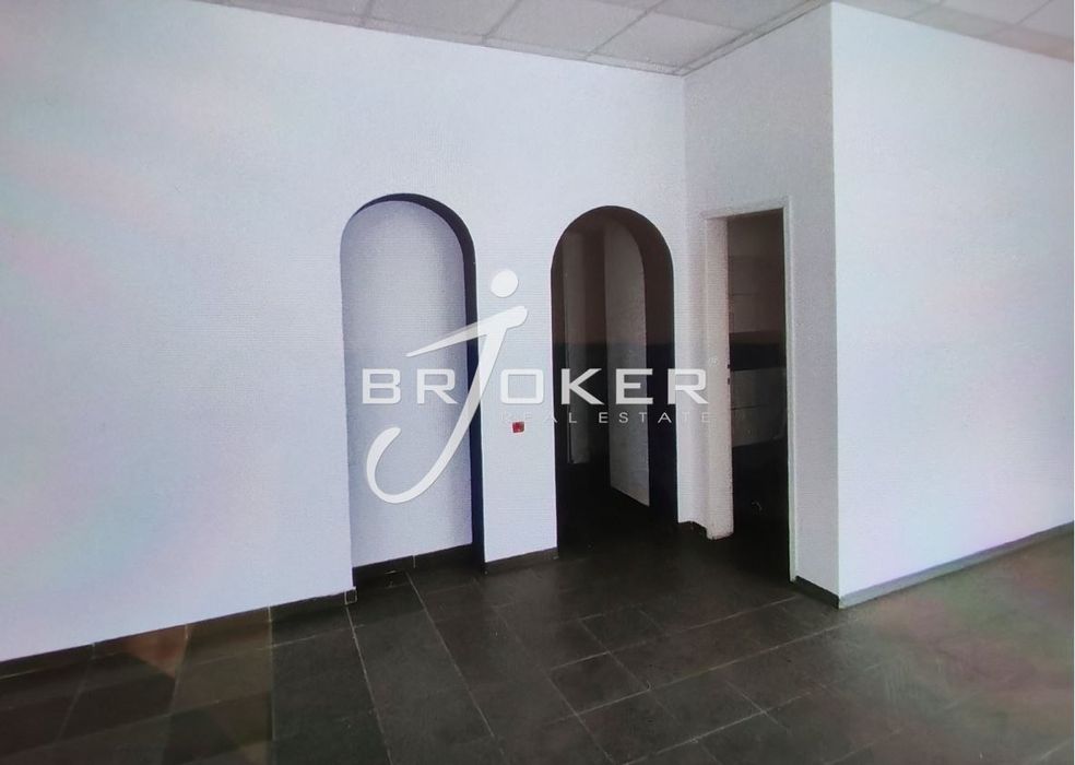 Дава се под наем Магазин в Кърджали, Център - 80 кв.м за 408 € - Снимка #4