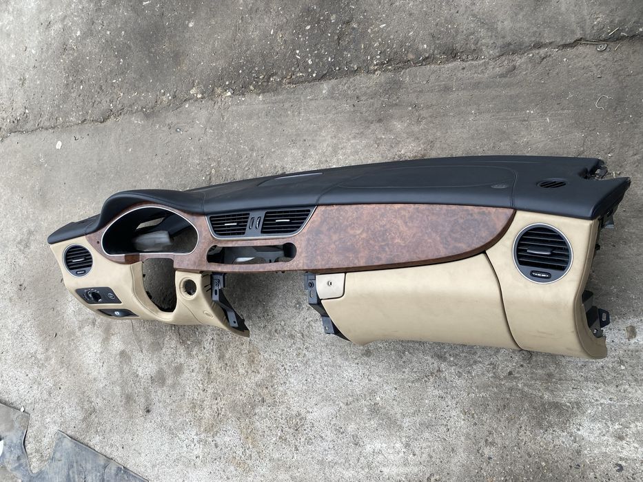 Plansa Bord+Airbag Mercedes CLS W219 Pret 2000 lei