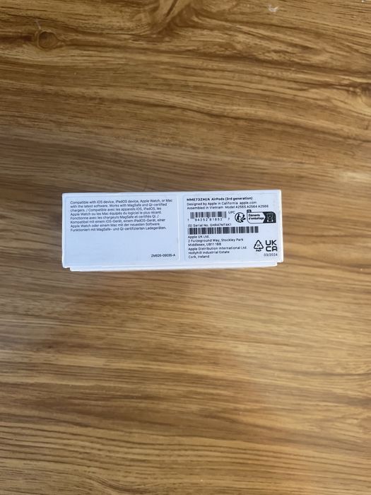 AirPods (generația 3) cu MagSafe Charging Case