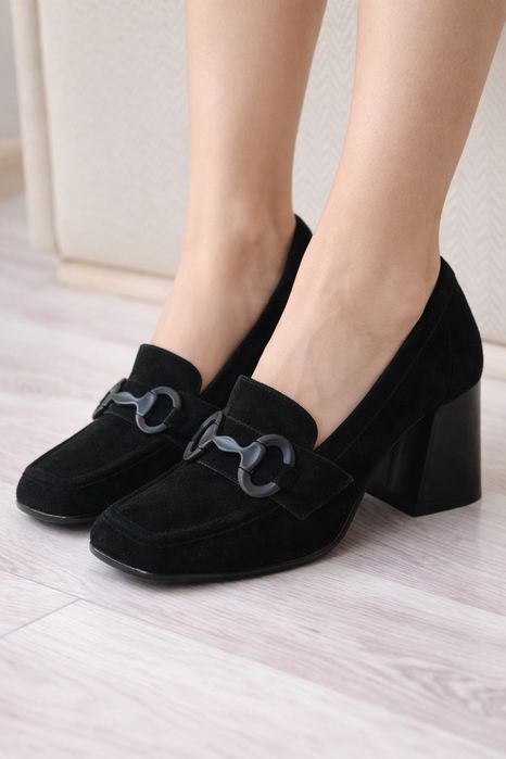 Замшевые новые туфли