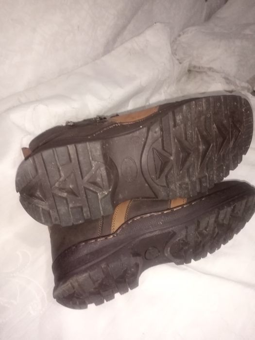 Продам обувь зимние ботинки