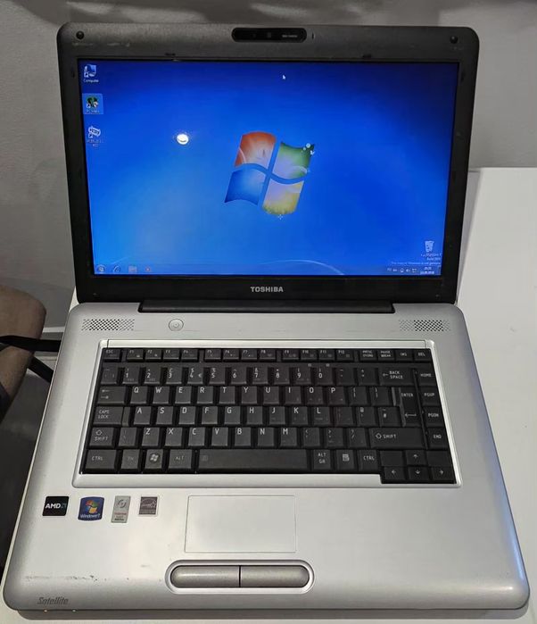 Vând Laptop Toshiba