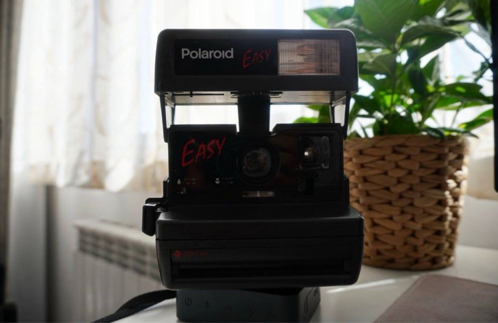 Ретро Фотоапарат за моментни снимки Polaroid Easy (600 film) Made in UK