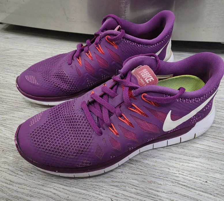 Маратонки Adidas , Nike