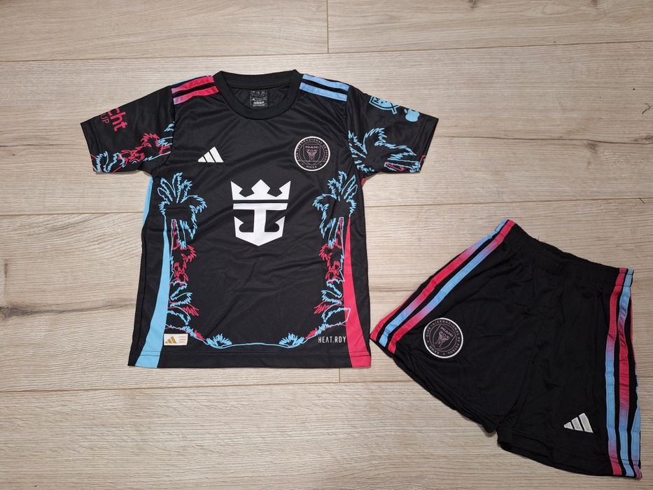 Детски екип на Меси Интер Маями специално издание!!!