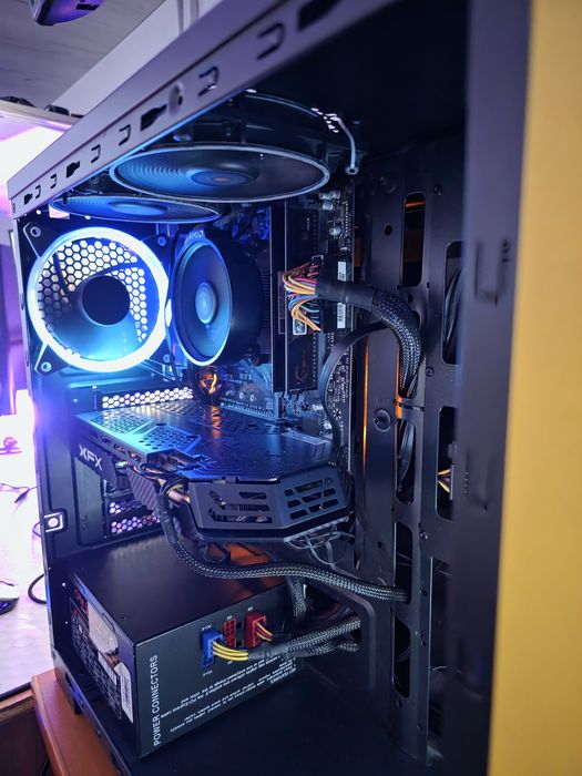 Se vinde acest pc cu urmatoarele