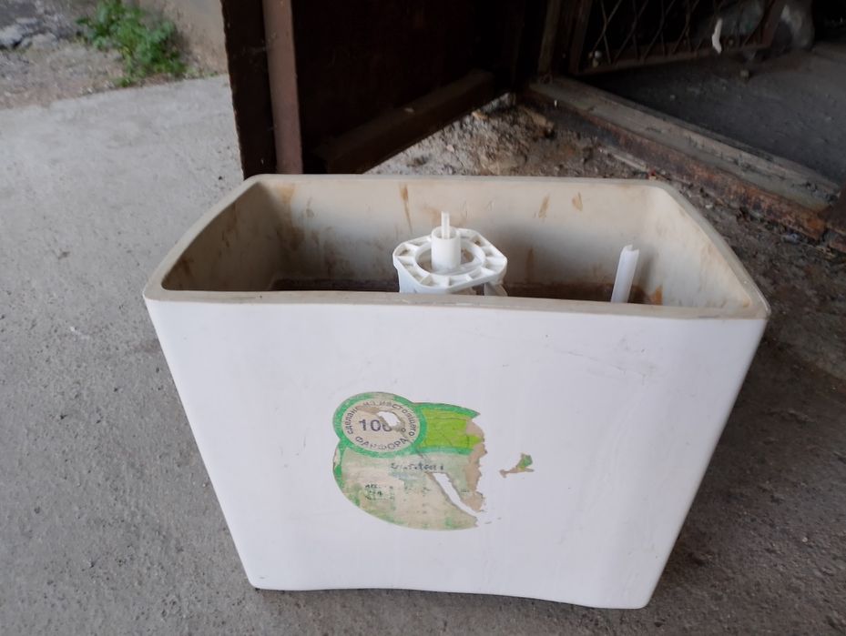 Бочок унитаза продаю