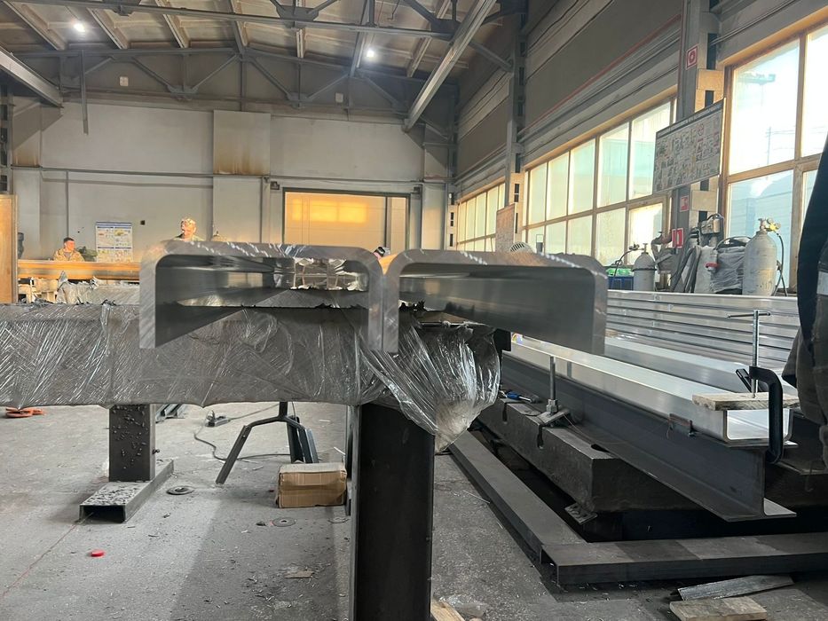 Продам швеллер алюминиевый 200х90х12