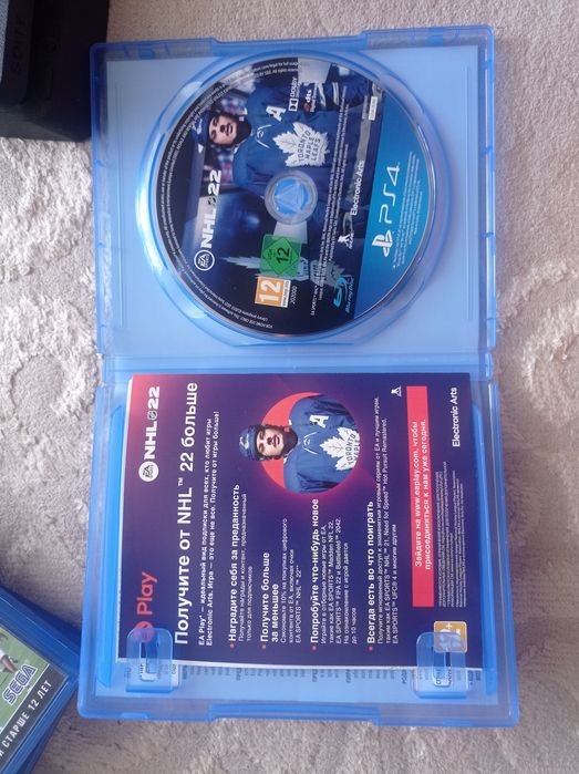 PS4 Slim 500gb + 2 джойстика + 4 диска