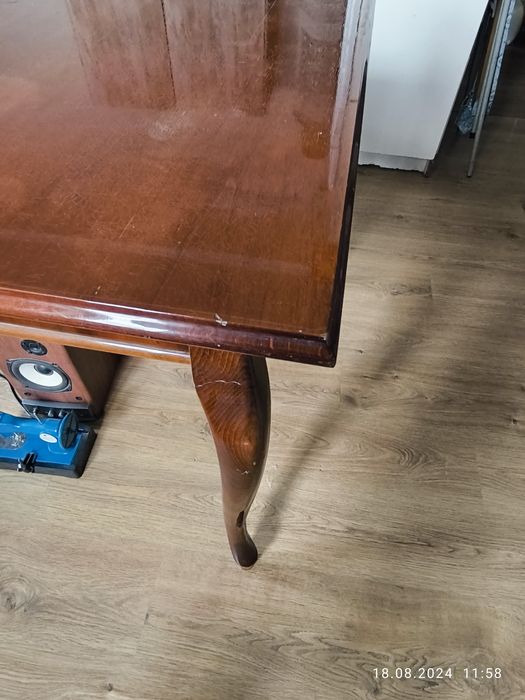 Продаётся стол обеденный