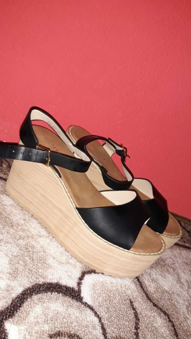 Обувки (сандали)