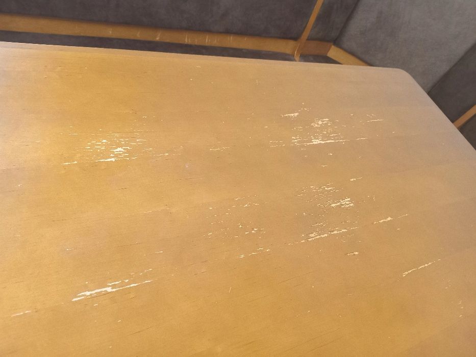 Кухонный стол, угловой диван