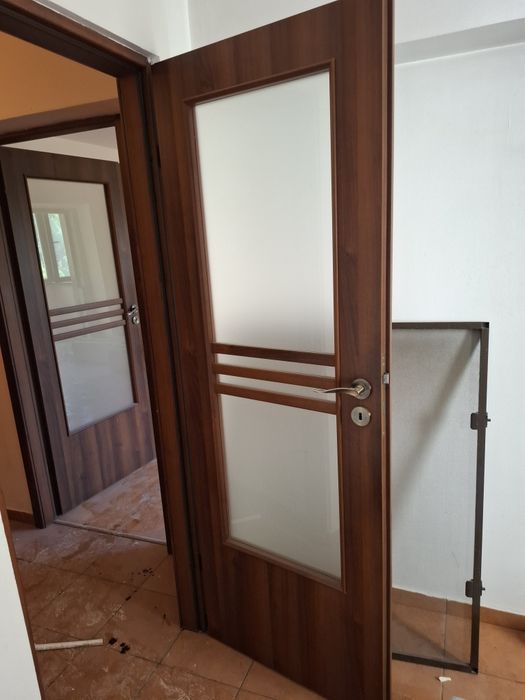 Usi apartament moderne