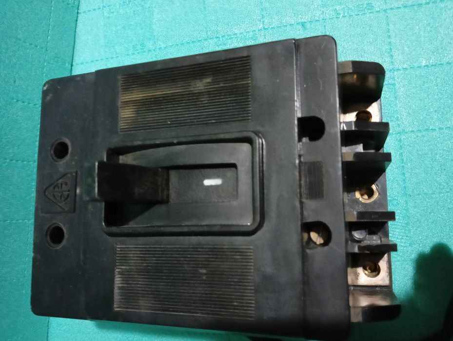 intrerupator electroaparataj usol 250 (pentru baterii panouri solare )