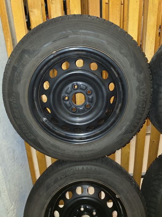Set jante de otel Suzuki cu cauciucuri de iarna senzori de presiune si capace