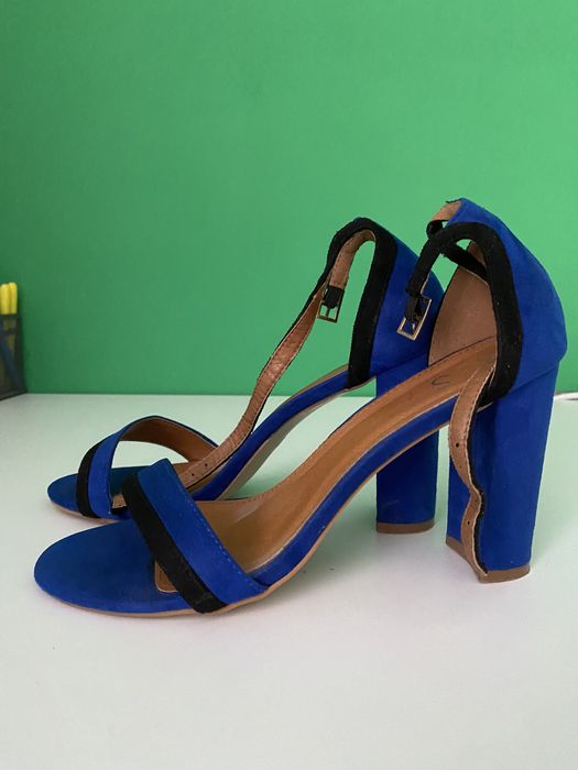 Sandale albastre cu toc