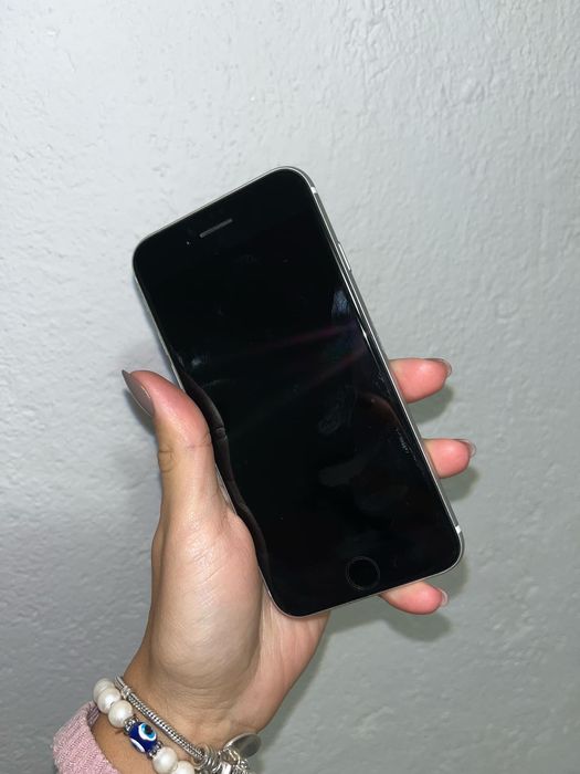 iPhone SE 2020 64гб