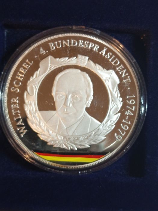 Посребрени плакети с частично позлатяване"Президентите на Германия"