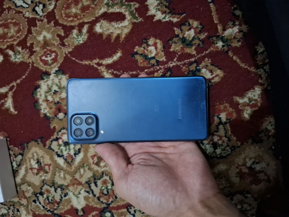 Telefon M 53, xotirasi 256gb ,RAM 8gb ,ishlashi yaxshi, karobkasi bor